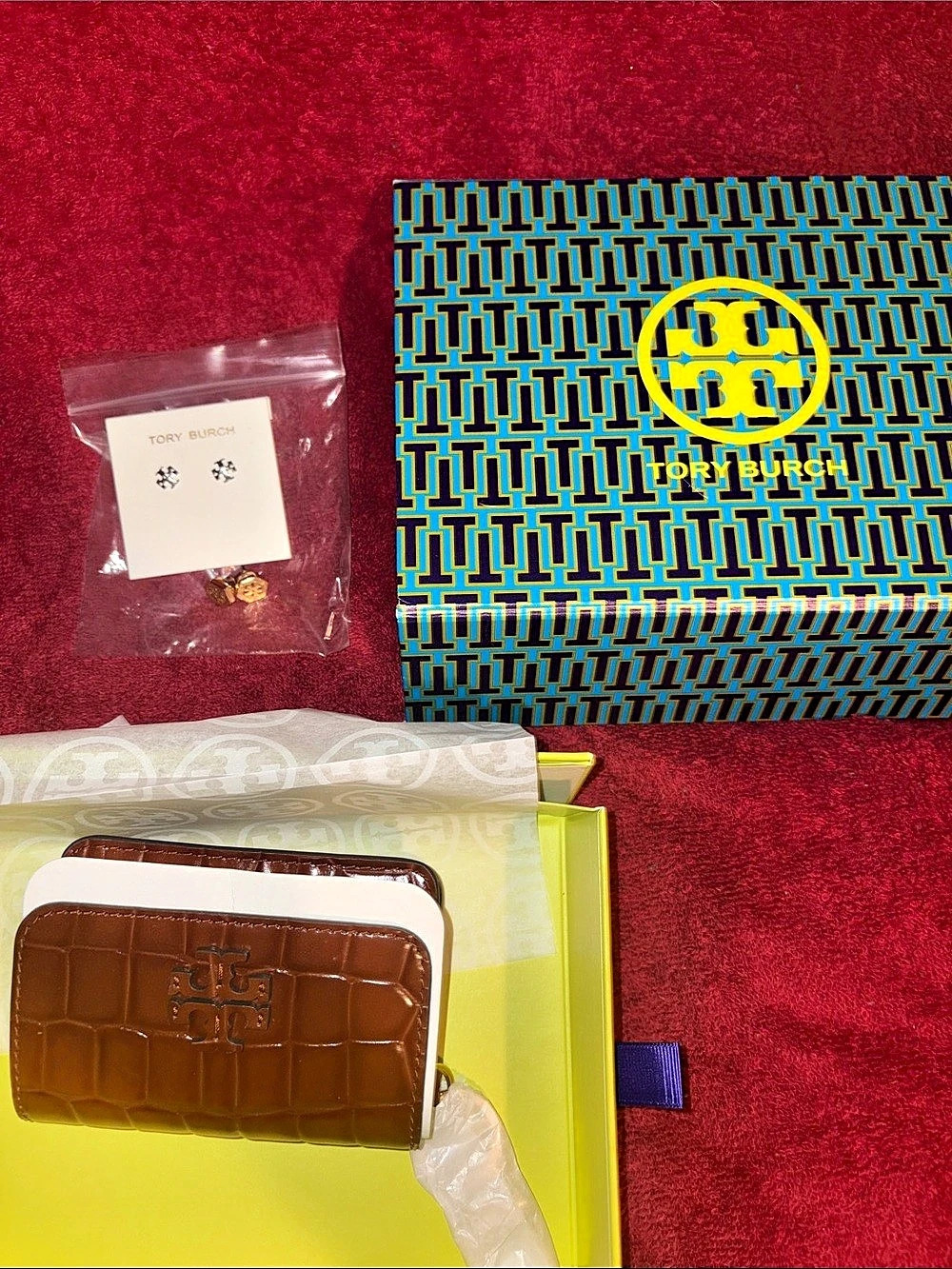NWT FULL INCLUSION Tory Burch The Embossed Small Flap Card Case Brown NWT